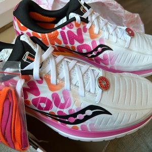 Saucony Kinvara 10 Dunkin' Donuts Boston Marathon S20467-26 size 10.5.